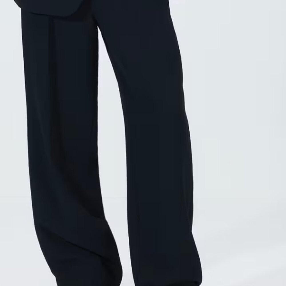 Black Aritzia Trousers